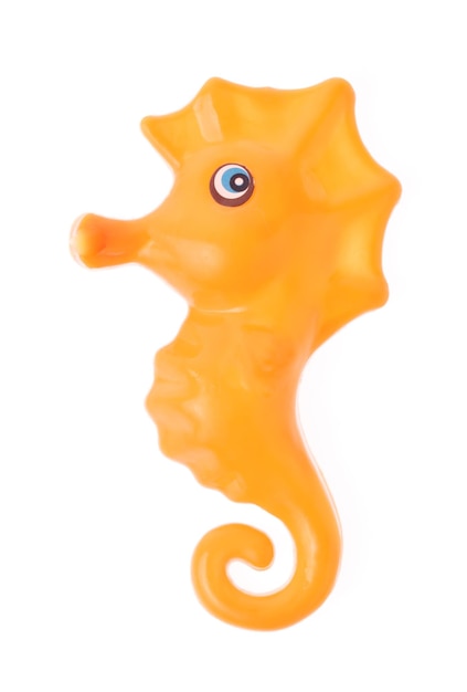 Foto cavalluccio marino animale giocattolo di plastica isolato su priorità bassa bianca
