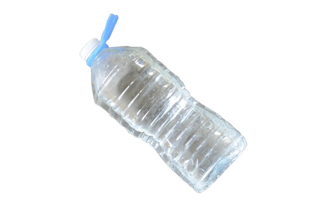  바탕 에 고립 된 플라스틱 물 병