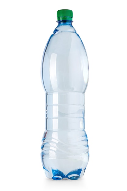 Bottiglia d'acqua in plastica isolata con tracciato di ritaglio