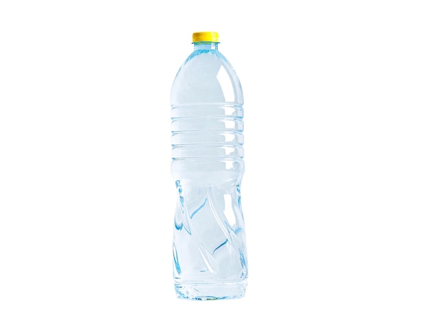 Plastic waterfles geïsoleerd op een witte achtergrond met uitknippad mineraal gezond concept