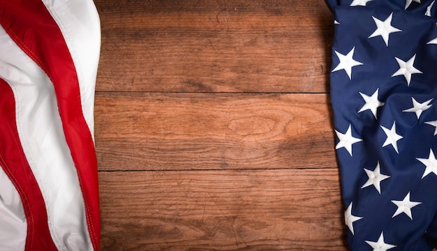 Plat lag Usa vlag op bruin houten plank vintage achtergrond met kopie ruimte bovenaanzicht Banner