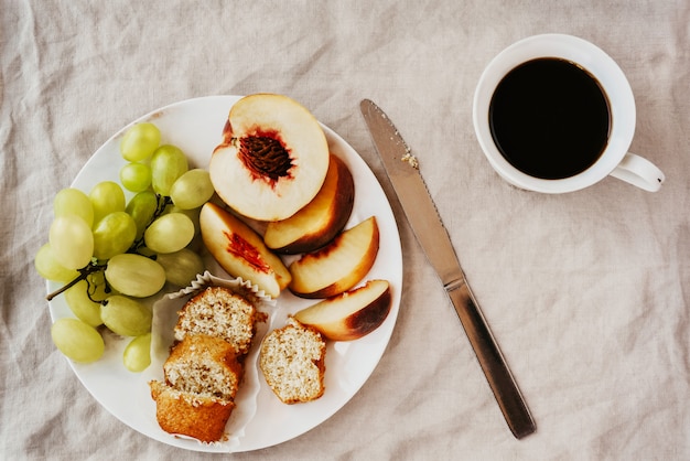 Foto plat leggen van een gezond vegetarisch ontbijt