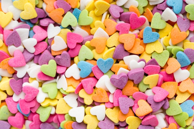 Foto plat leggen van kleurrijke hartvormige snoep