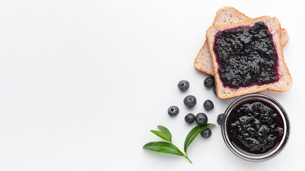 Plat lekker smakelijke jam op brood