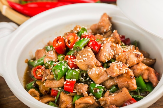 Photo a plate of delicious chili fried chicken