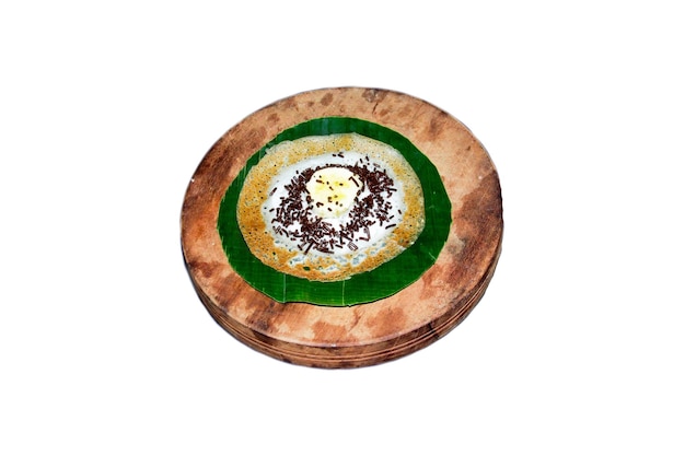 Photo a plate of food with a banana leaf on it