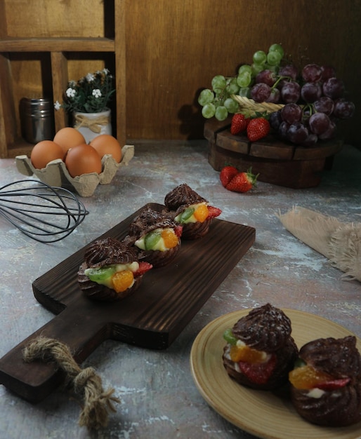 A plate of food with a bunch of fruit on it