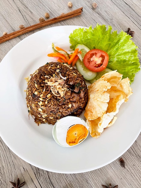 Photo a plate of food with a salad and a salad on it