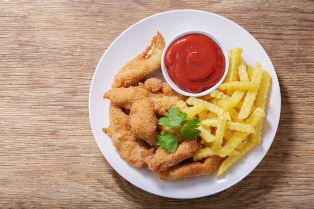 Photo plate of fried chicken with french fries