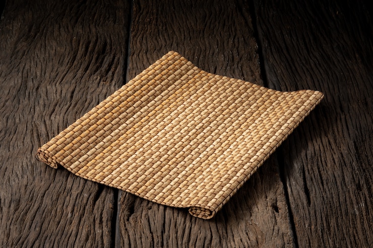 Photo plate mat on wood background  clear and without depth of field 