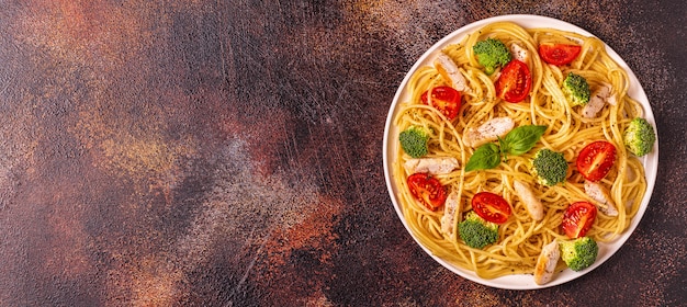 Plate of spaghetti tomato broccoli chicken