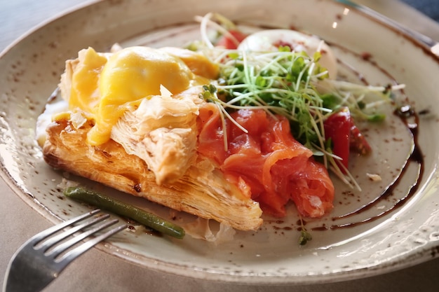 おいしい料理のクローズアップでプレート