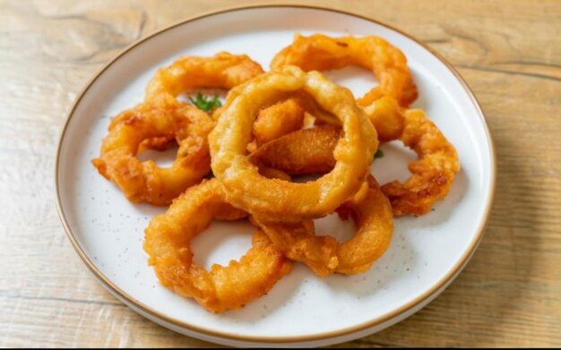 Photo a plate with onion rings