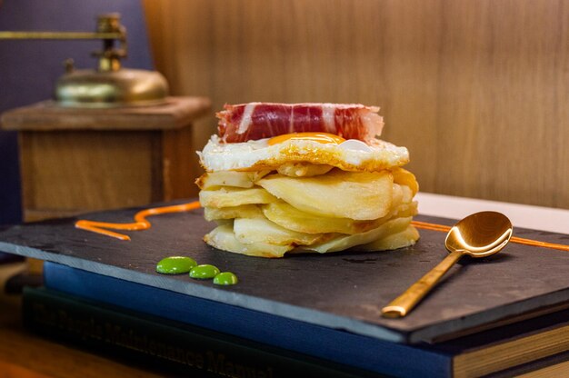 Photo plate with restaurant food