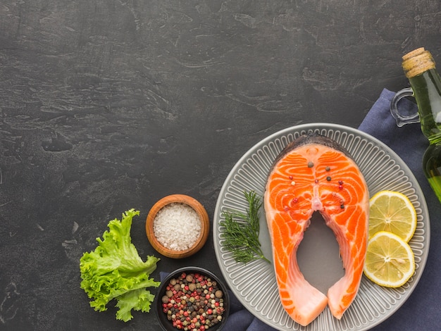 Plate with salmon and lemon frame