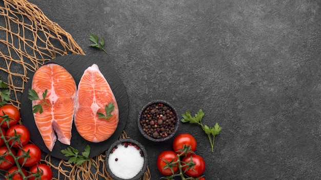 Plate with salmon and tomatoes on fish net