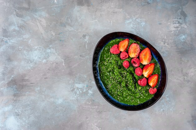 Plate with spinach and pineapple smoothie seeing from above