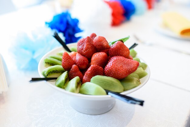 Plate with strawberries and Kiwi.