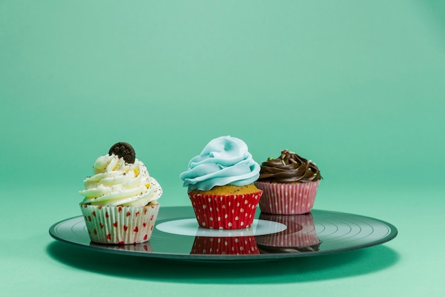 Photo plate with three appetizing cupcakes