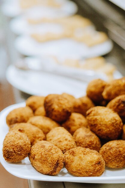 Plato de croquetas caseras de puchero