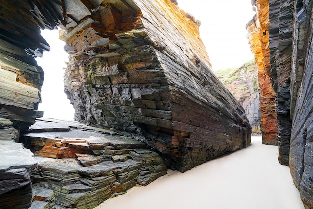 Фото Пляж плайя-лас-катедралес пляж catedrais в галисии, испания