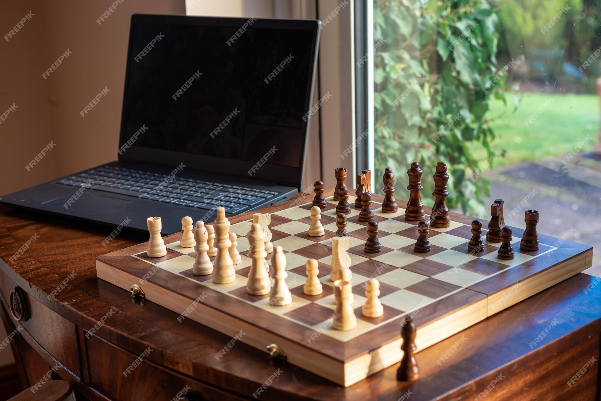 Play chess Online.