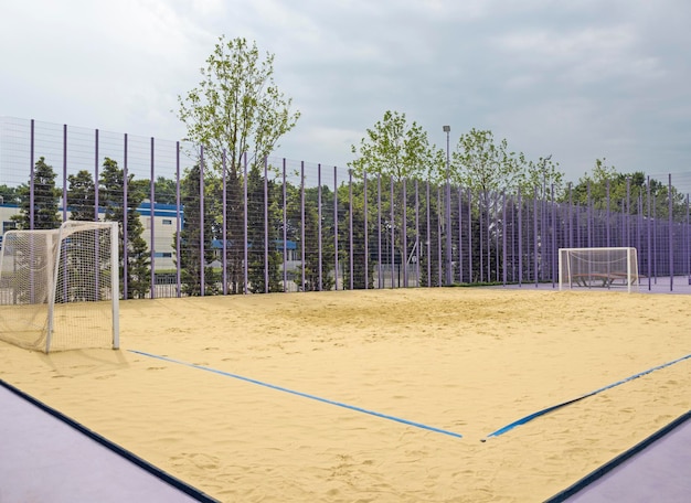 Фото Игровое поле с песком и воротами для пляжного футбола