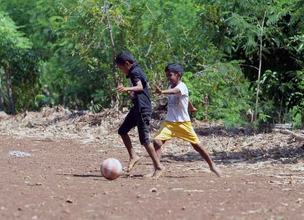 Foto giocare a calcio