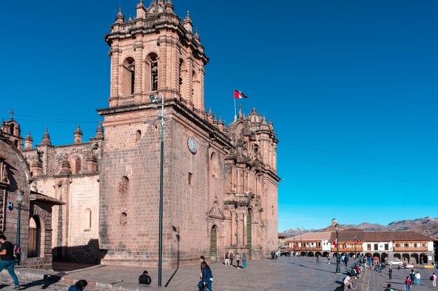 쿠스코(Cusco) 시의 아르마스 광장(Plaza de Armas), 일몰 사진.