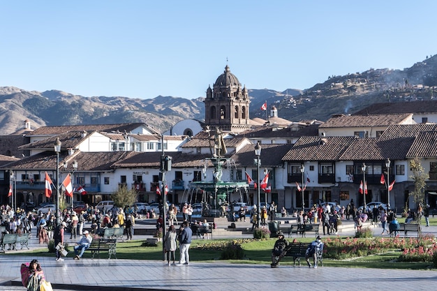 쿠스코(Cusco) 시의 아르마스 광장(Plaza de Armas), 일몰 사진.