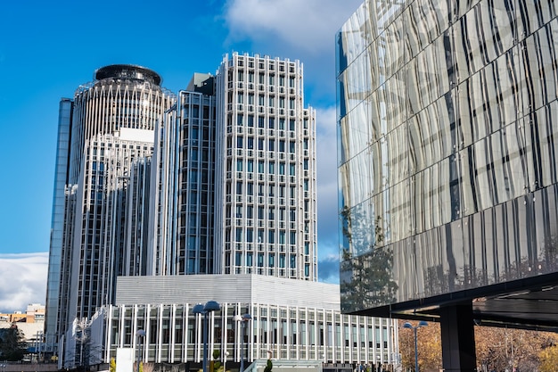 Plaza de Castilla met hoge wolkenkrabbers hoofdkwartier van grote multinationale bedrijven in Madrid