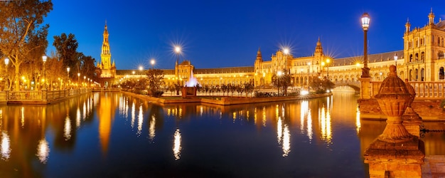 Plaza de Espana 's nachts in Sevilla, Spanje