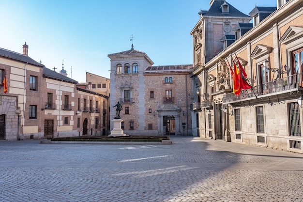 その歴史的建造物スペインの市議会のプラザ デ ラ ビジャ デ マドリード席