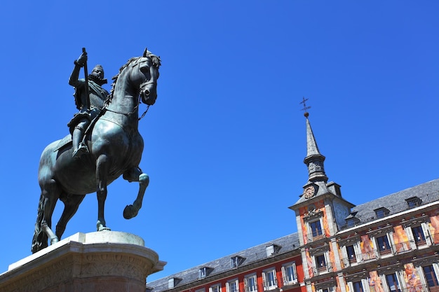 Plaza Mayor en standbeeld van koning Filips III Madrid