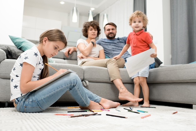 Piacevole serata nel seno della famiglia