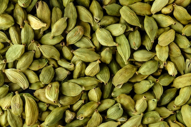 Photo plenty of green cardamom spice