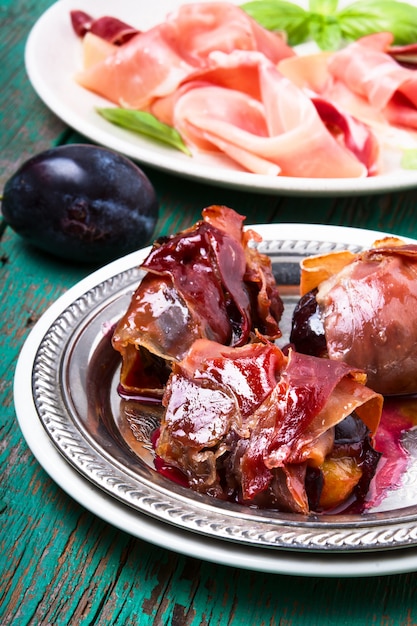 Plum baked in jamon