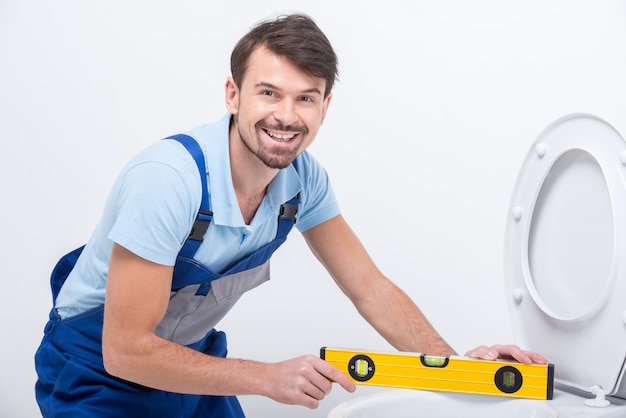 Plumber with the building level during the work.