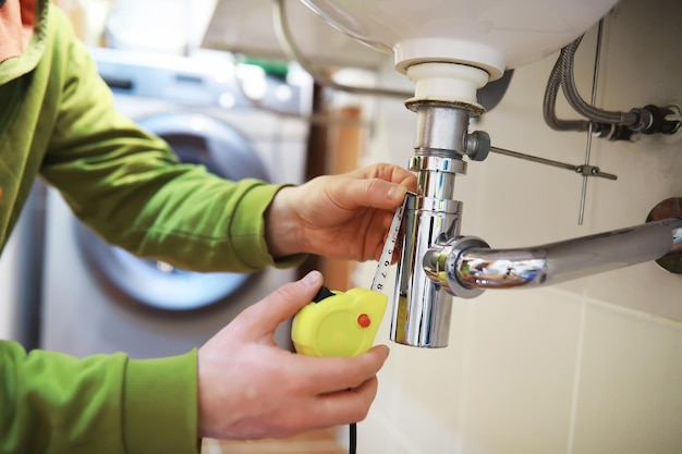 配管修理下水道清掃食品挽き器の点検と修理