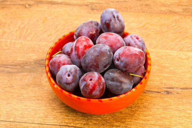 Plums in the bowl