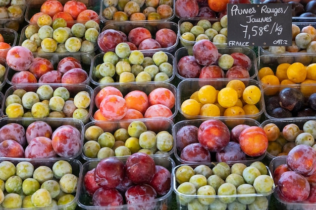 Photo plums stall in the market of sanarysurmer