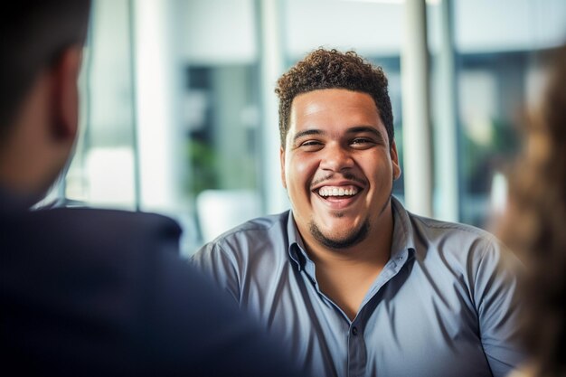 Photo plus size male manager in a meeting with employees and colleagues at his business office