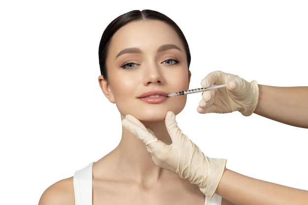 Botox 주사를 받는 PNG 소녀가  바탕에 고립되어 있습니다.