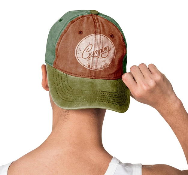 Png man mockup in bruinachtige groene pet met Camping typografie straat kleding shoot