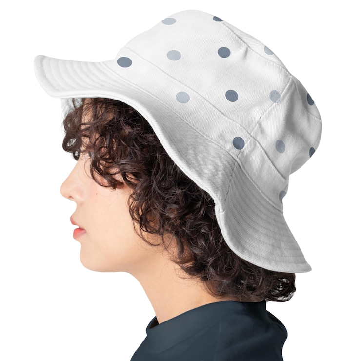 Photo png short hair woman mockup wearing bucket hat and tshirt