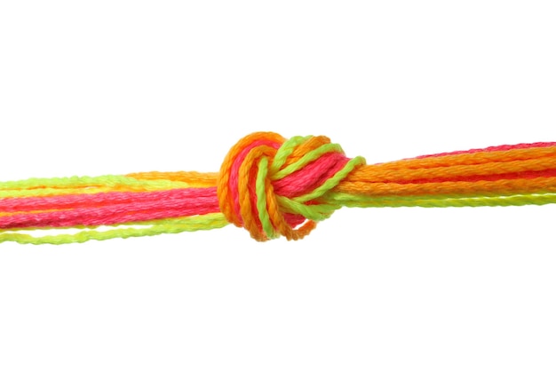 узел разноцветных шнурков на белом фоне