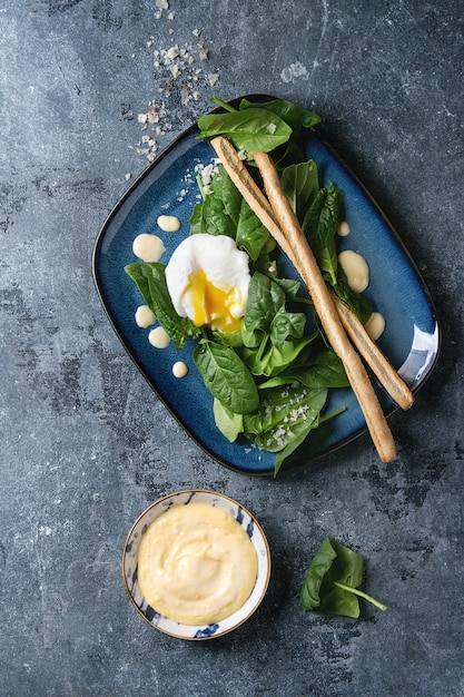 Poached egg with spinach