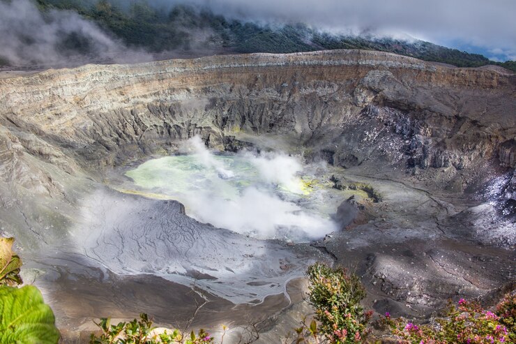 中央アメリカ、コスタリカのポアス火山火口