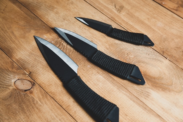 Photo pocket knives on the desk