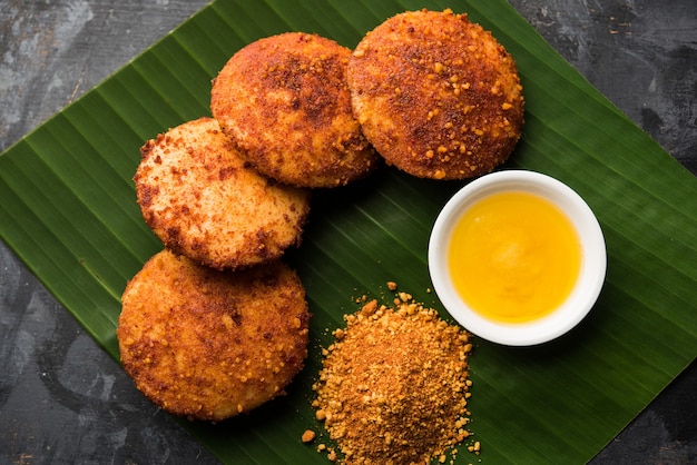 Podi idli is a quick and easy snack made with leftover idly. served with sambar and coconut chutney. selective focus